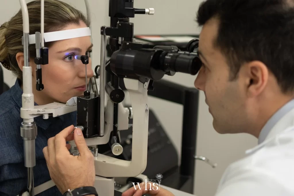 Dr. Vitor Torturella em consulta de saúde ocular — São João de Meriti RJ
