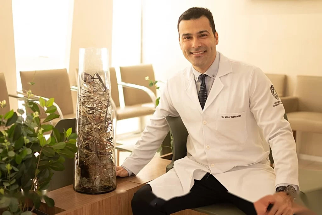 Dr. Vitor Torturella — oftalmologista referência em São João de Meriti RJ