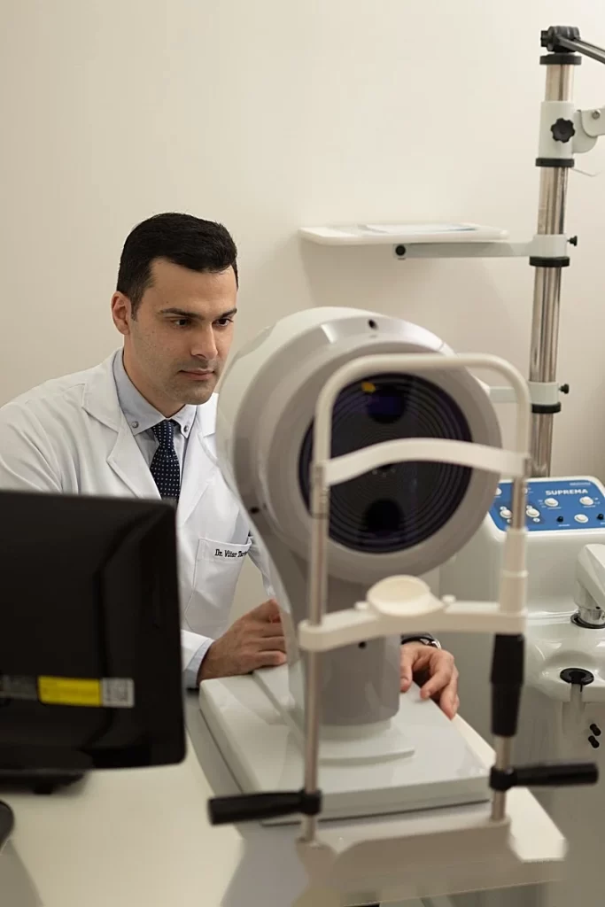 Análise de exame ocular — Dr. Vitor Torturella oftalmologista, São João de Meriti
