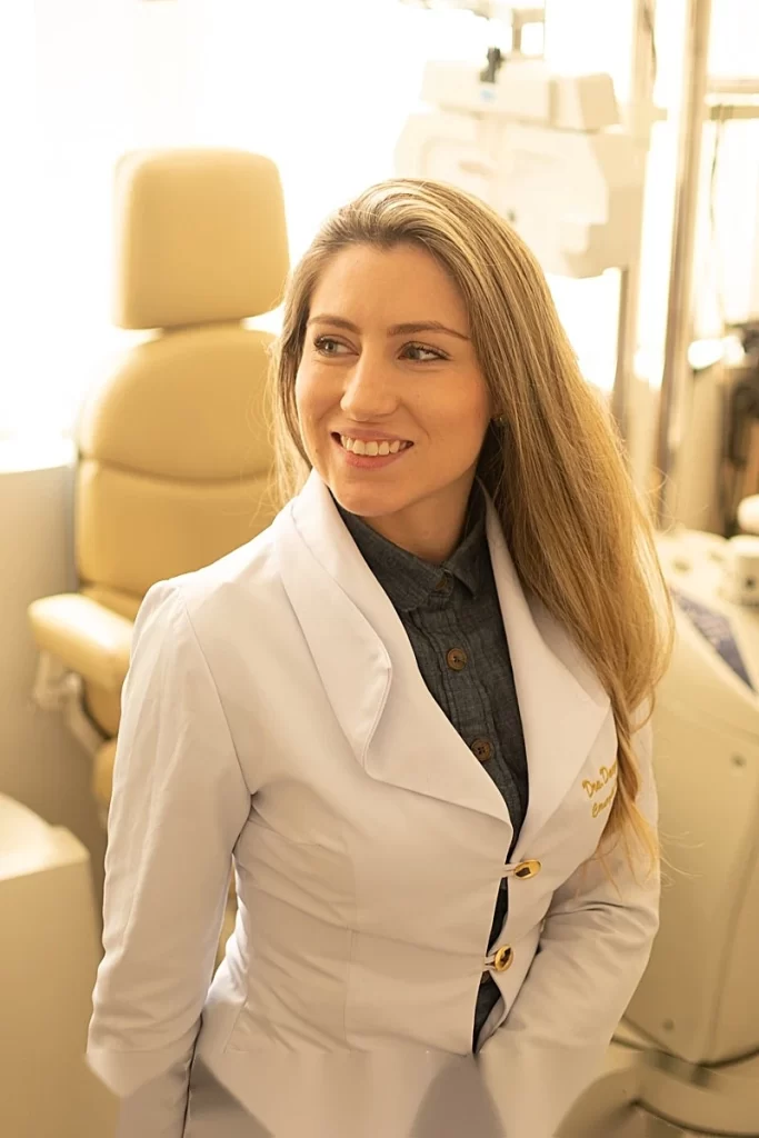 Blefaroplastia palpebral — avaliação das pálpebras superiores e inferiores, Dra. Danyelle Hott Torturella