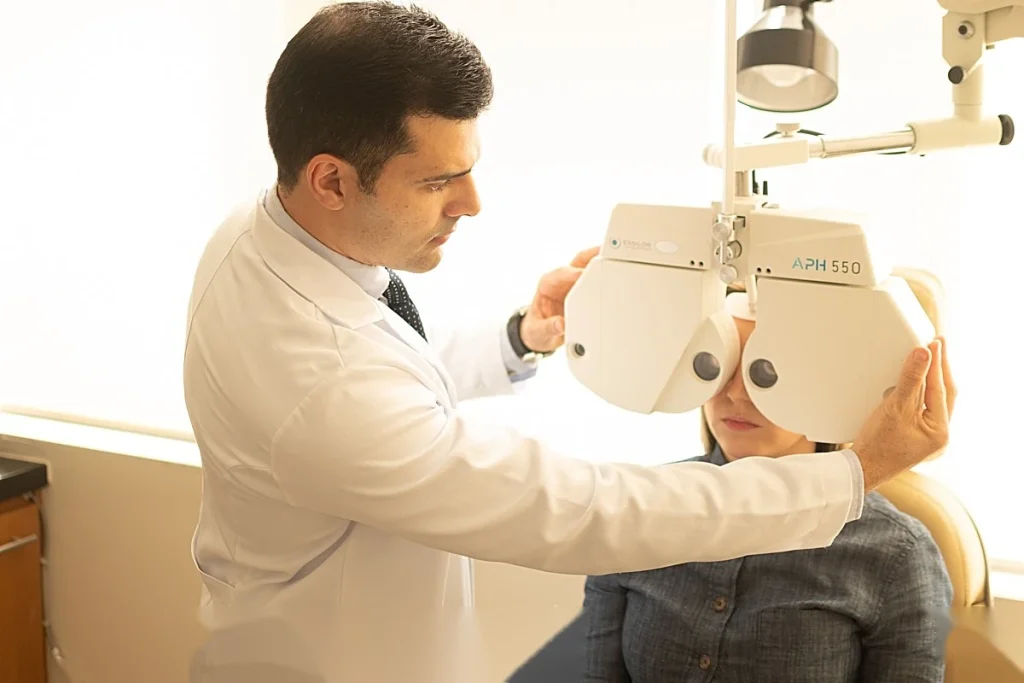 Teste de refração pré-LASIK — Dr. Vitor Torturella, especialista em cirurgia refrativa RJ